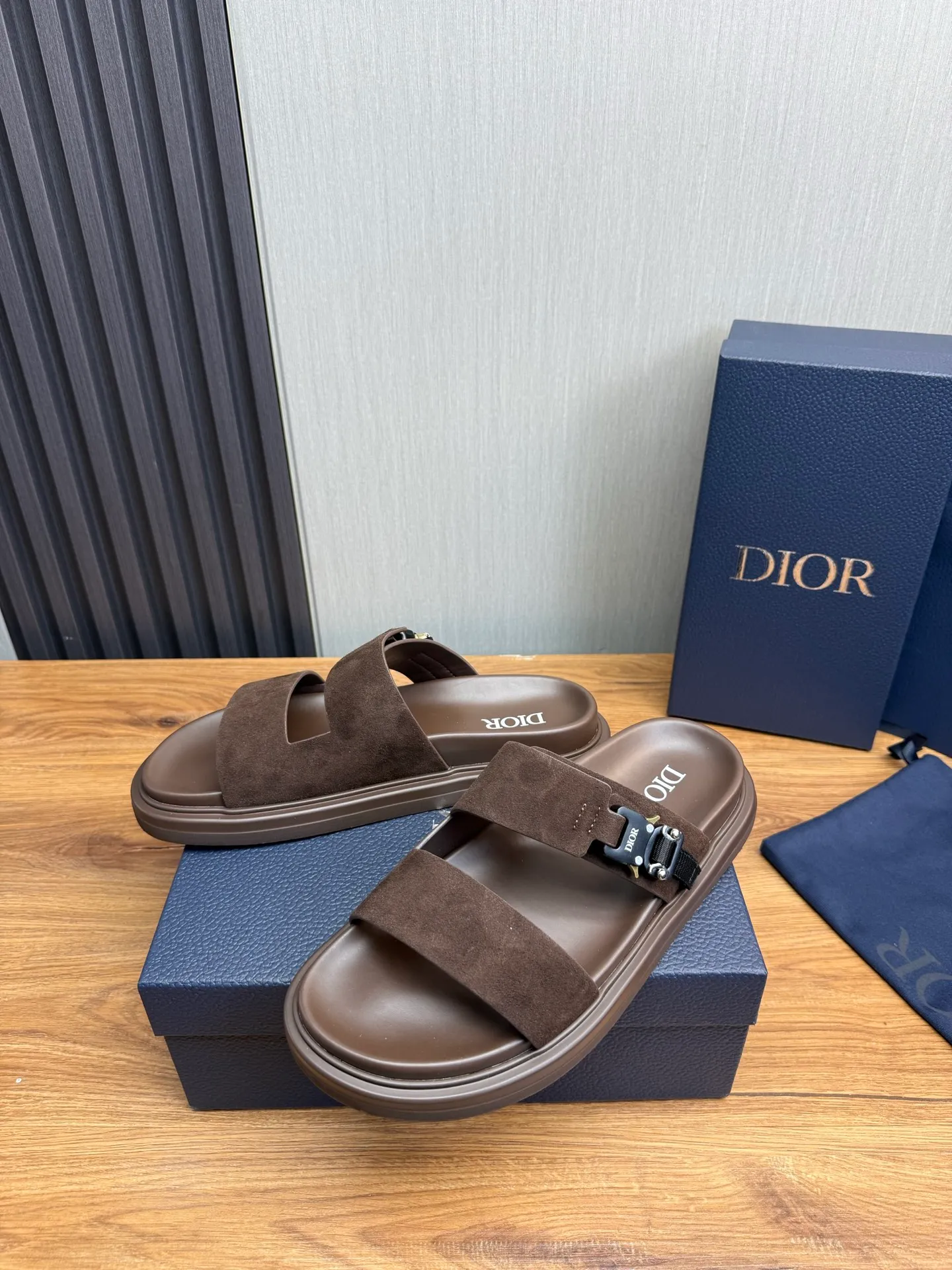 Men's shoes 300💰 Dior. Men's slippers🩴 Official website 1:1 production 38-45 size 45 46 🉑️Customized original material shipped✅